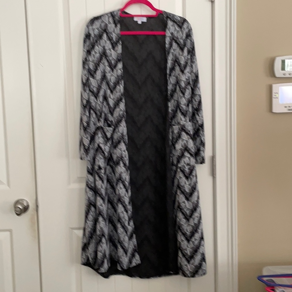 Lularoe Sarah black & gray chevron. Size S